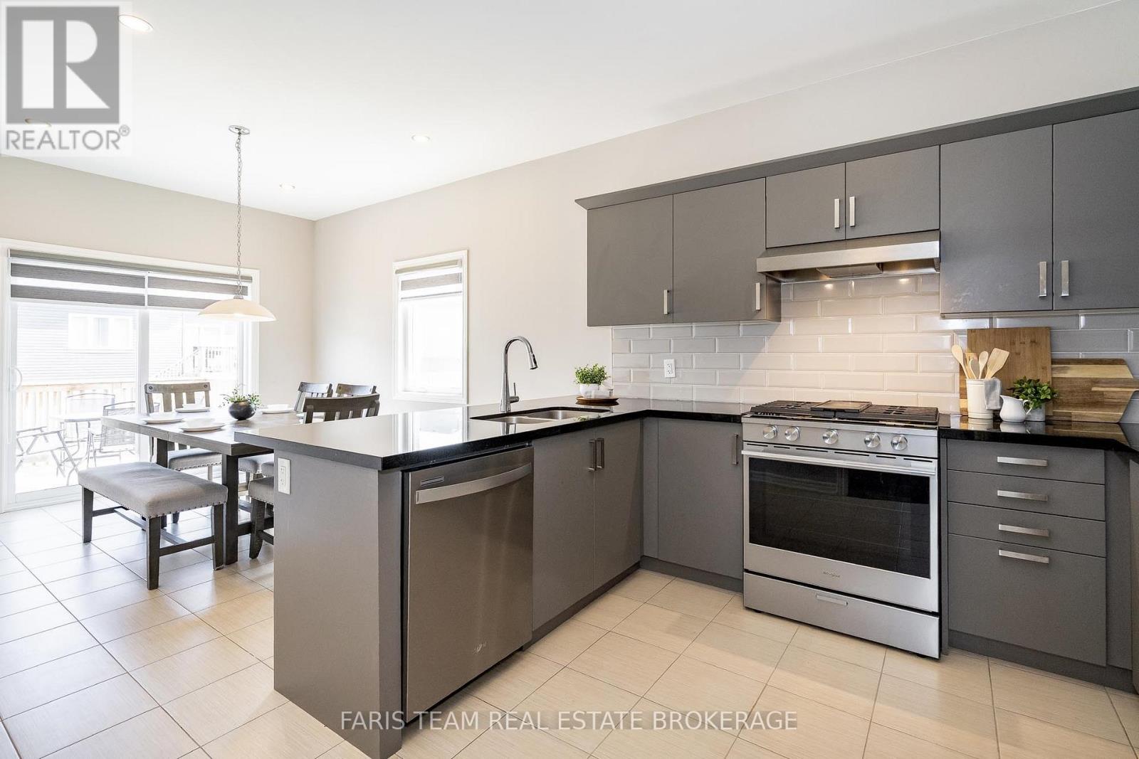 227 Mowat Street N, Clearview, Ontario  L0M 1S0 - Photo 8 - S12451248