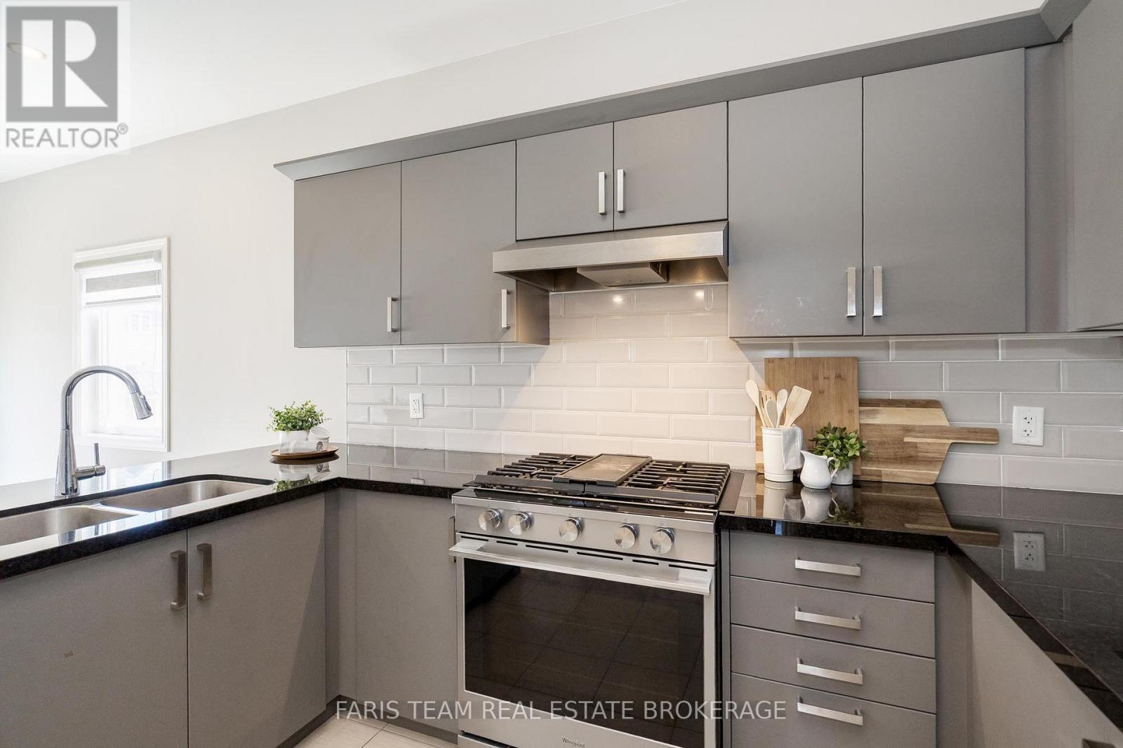 227 Mowat Street N, Clearview, Ontario  L0M 1S0 - Photo 7 - S12451248