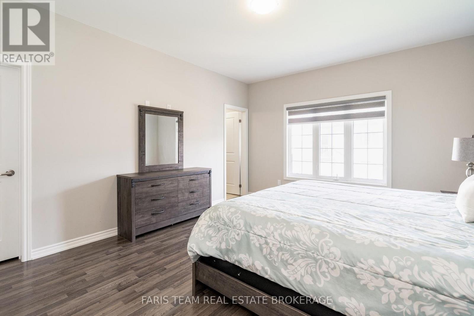 227 Mowat Street N, Clearview, Ontario  L0M 1S0 - Photo 15 - S12451248