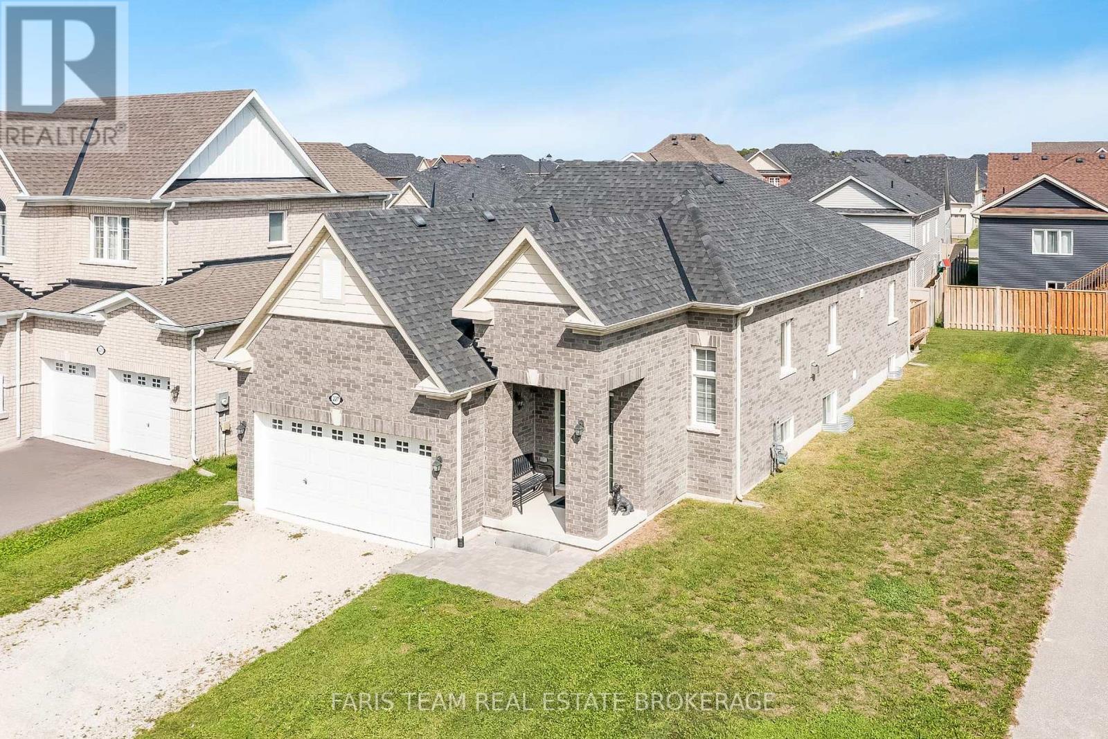 227 Mowat Street N, Clearview, Ontario  L0M 1S0 - Photo 3 - S12451248