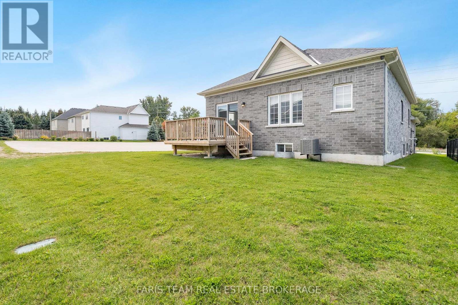 227 Mowat Street N, Clearview, Ontario  L0M 1S0 - Photo 33 - S12451248