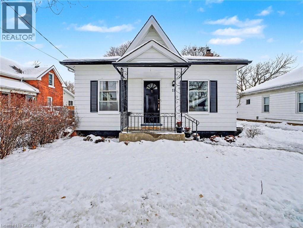 11 Wells Avenue, Brantford, Ontario  N3R 4J3 - Photo 2 - 40793809