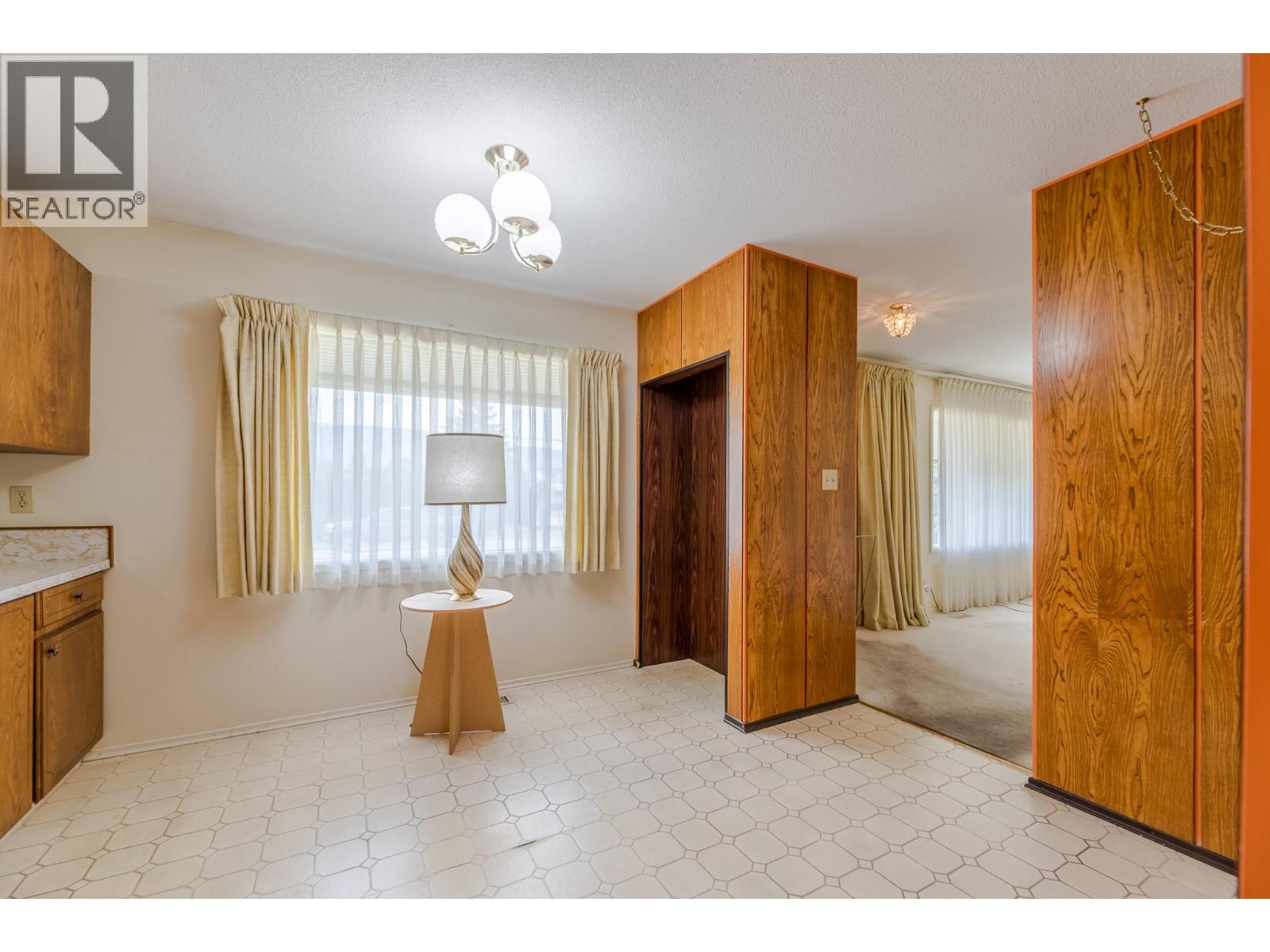 2450 Mckenzie Street, Penticton, British Columbia  V2A 6H7 - Photo 11 - 10371004