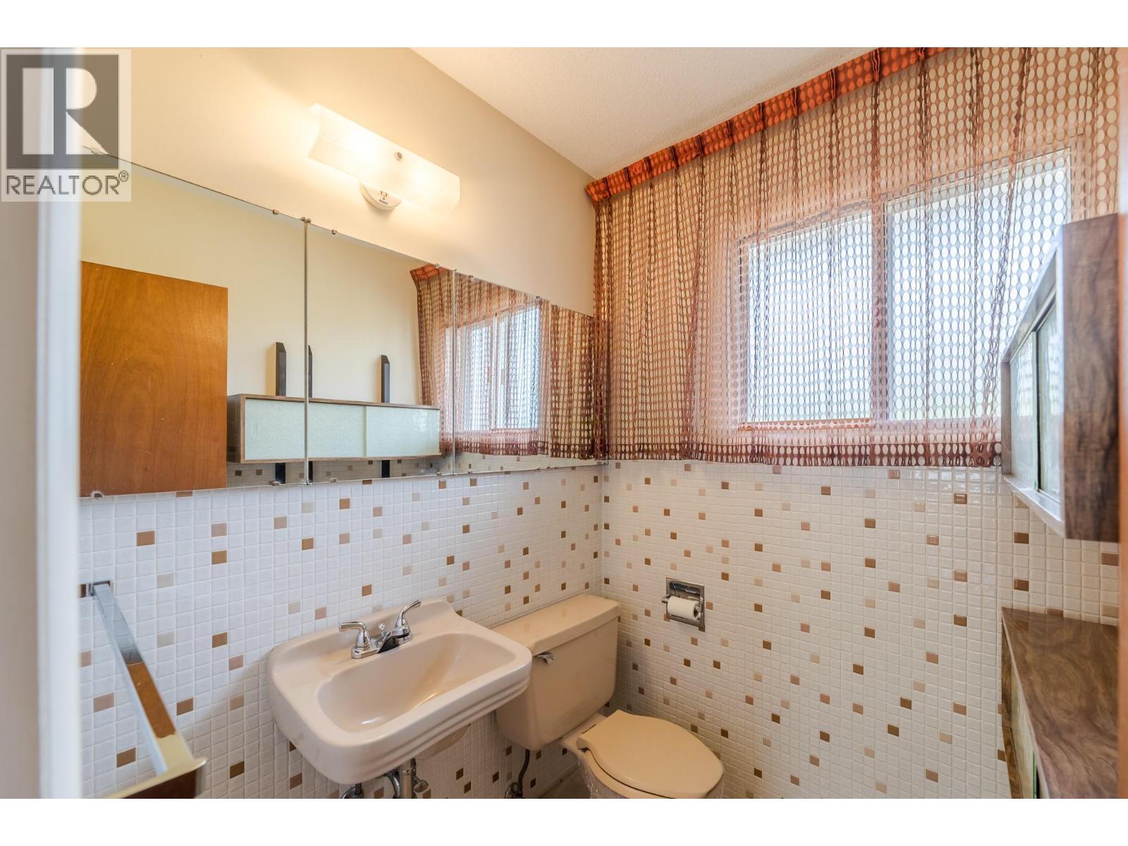 2450 Mckenzie Street, Penticton, British Columbia  V2A 6H7 - Photo 17 - 10371004