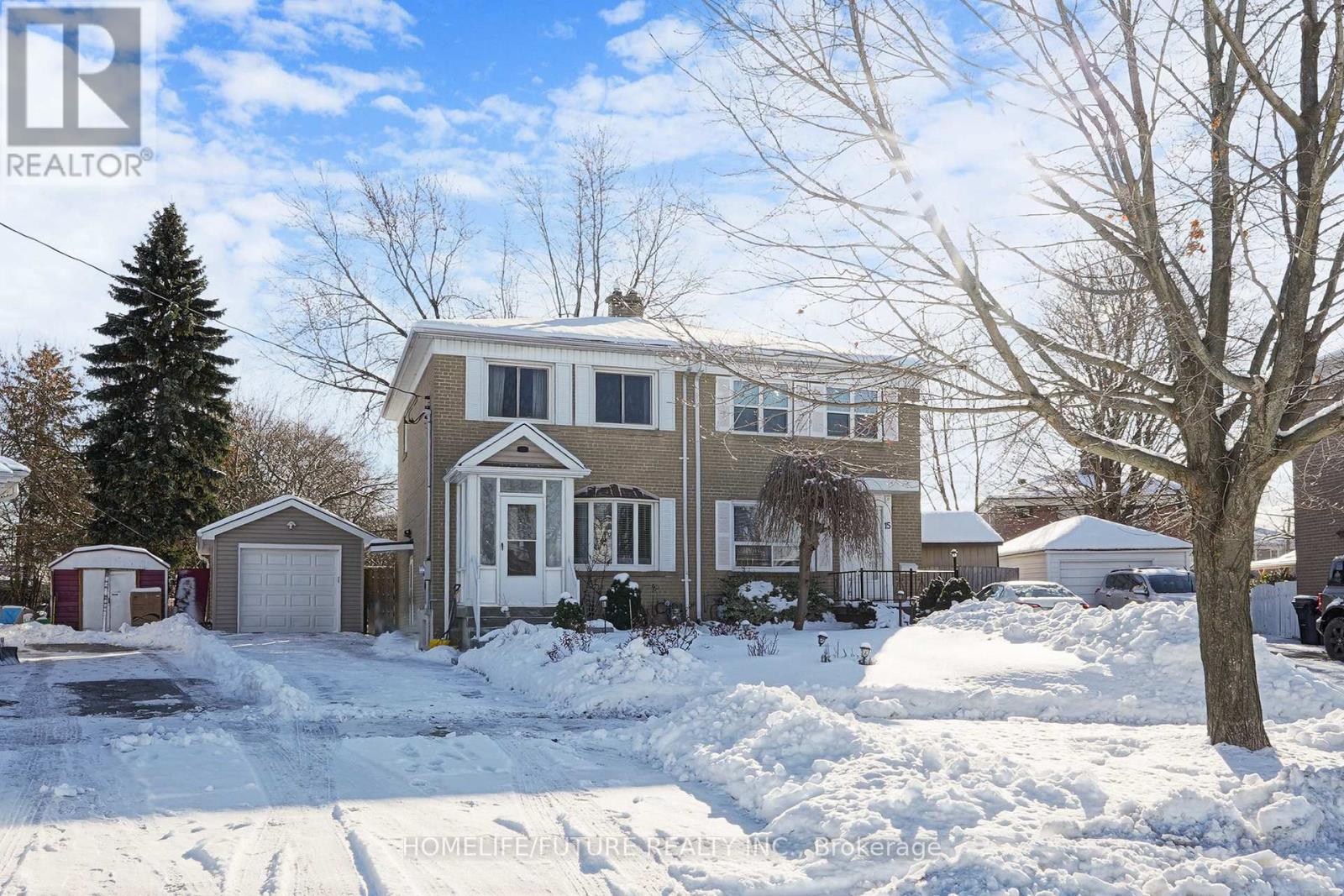 17 Medway Crescent, Toronto, Ontario  M1P 3T7 - Photo 3 - E12632072