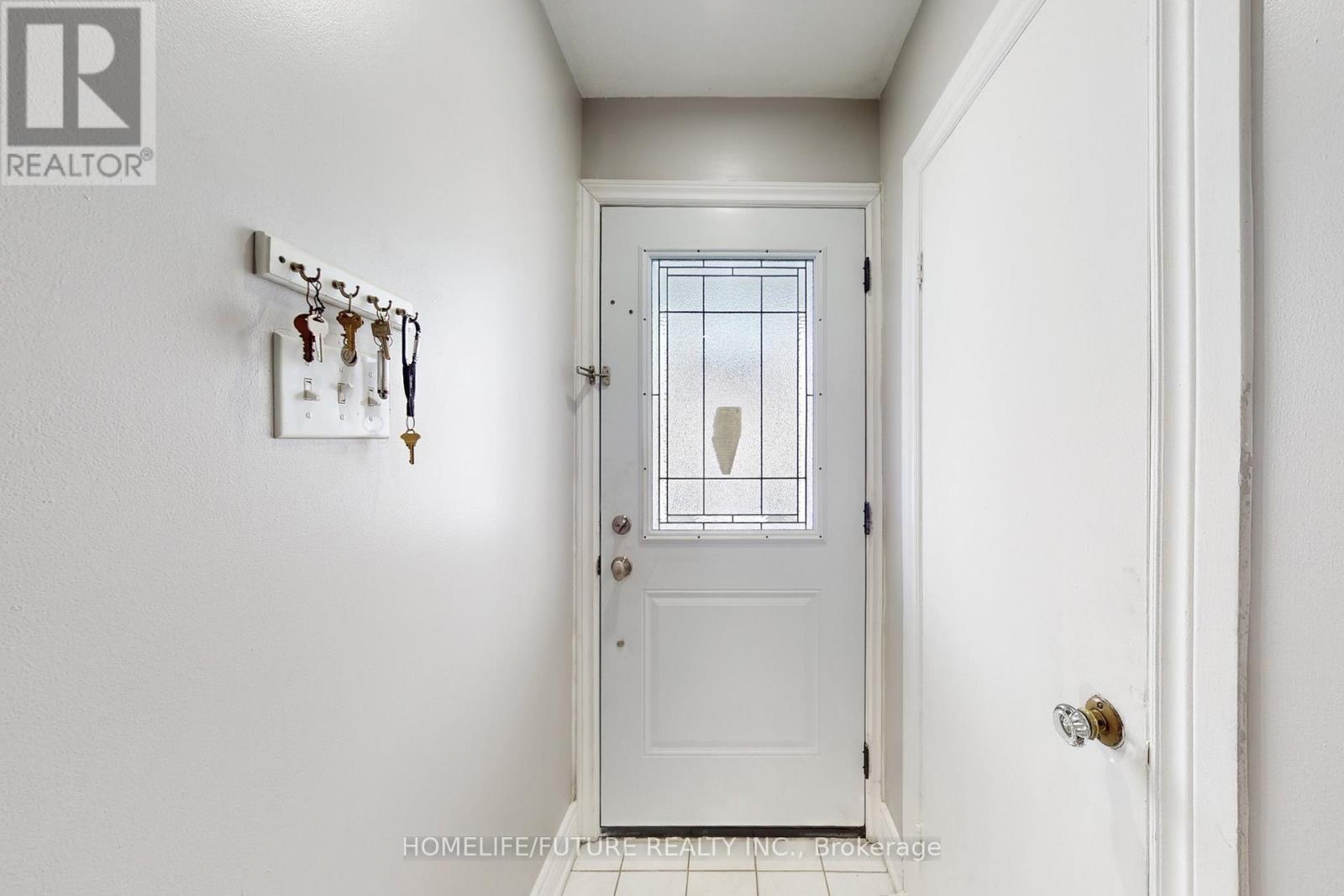 17 Medway Crescent, Toronto, Ontario  M1P 3T7 - Photo 4 - E12632072