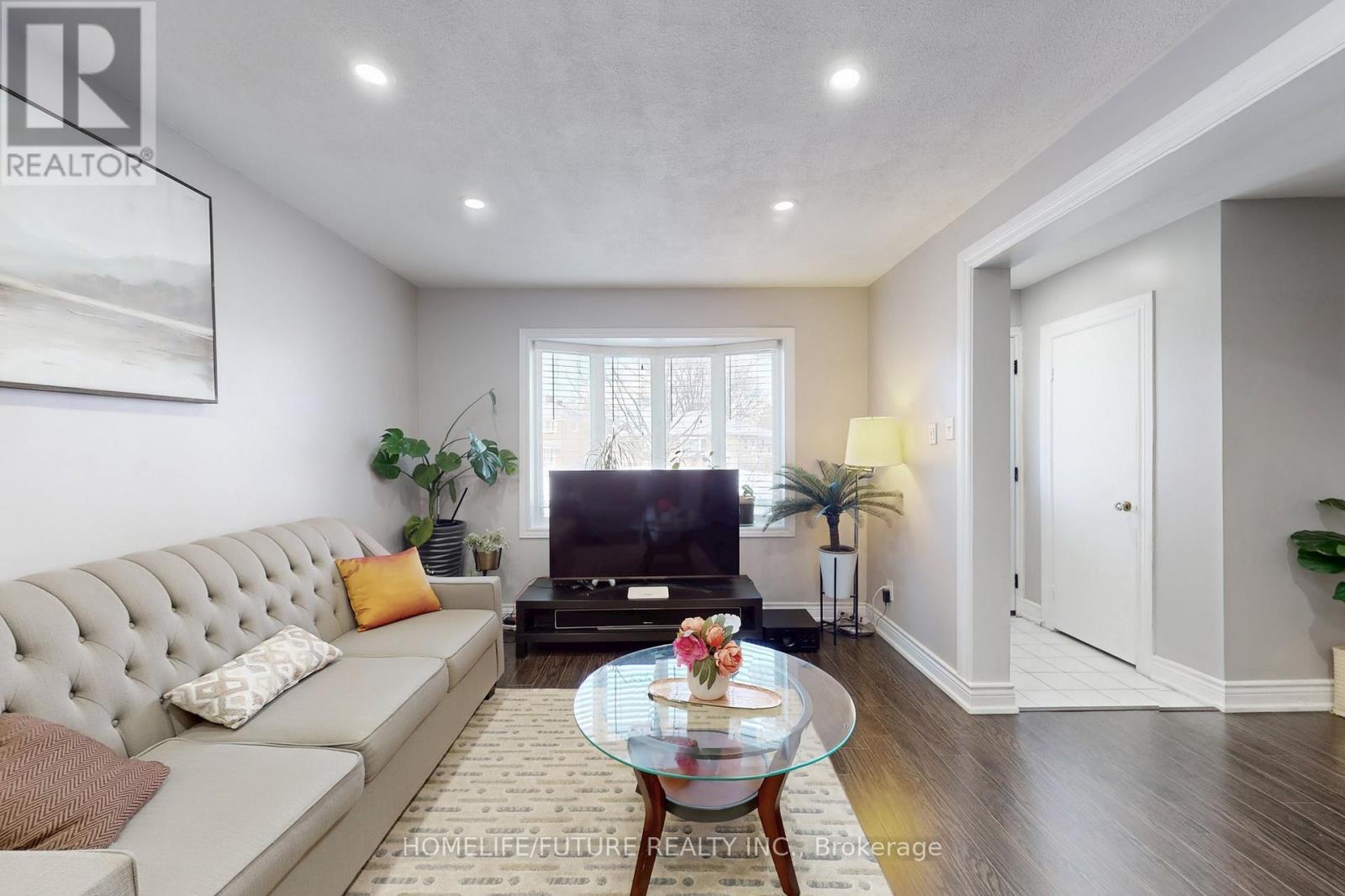 17 Medway Crescent, Toronto, Ontario  M1P 3T7 - Photo 7 - E12632072