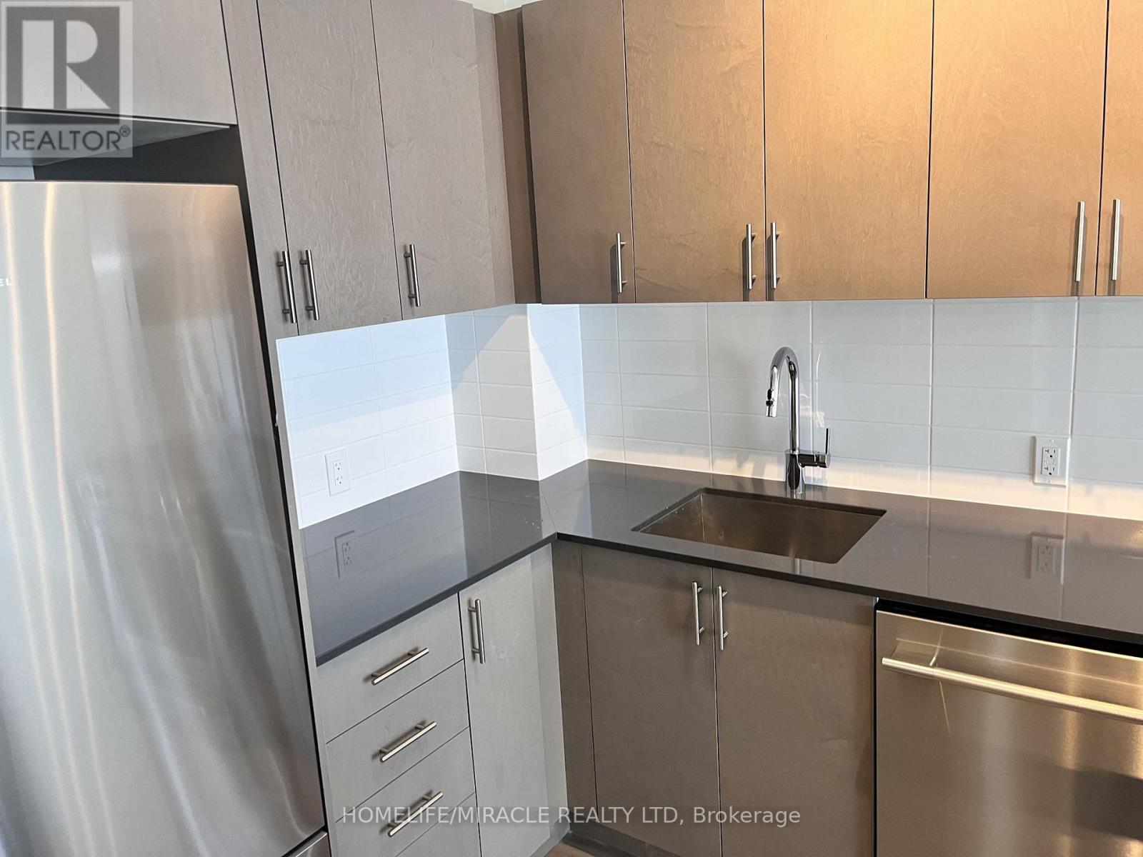 1407 - 27 Korda Gate, Vaughan, Ontario  L4K 0P6 - Photo 4 - N12613664