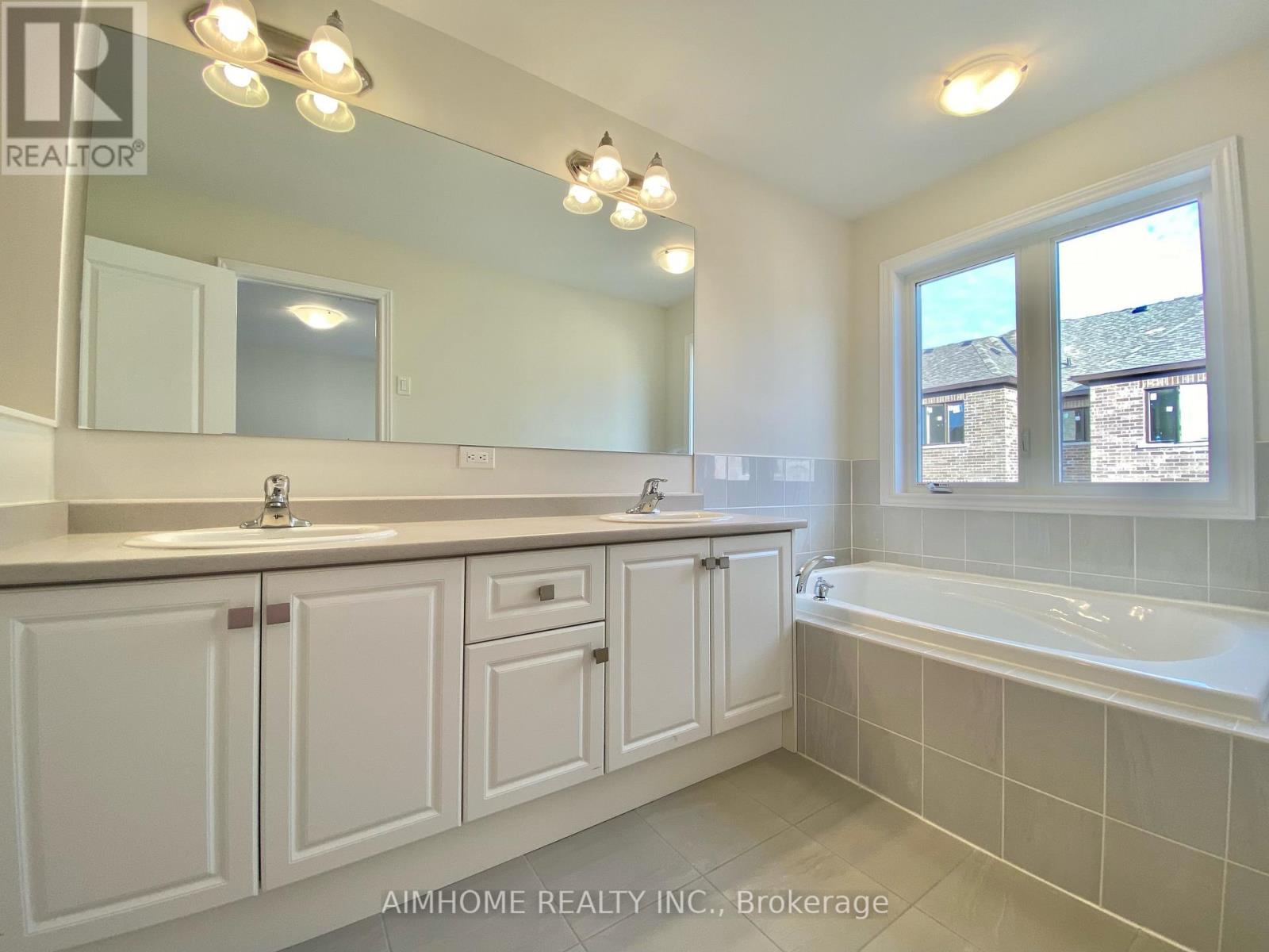 21 Viola St. Street, East Gwillimbury, Ontario  L9N 0T6 - Photo 19 - N12628790