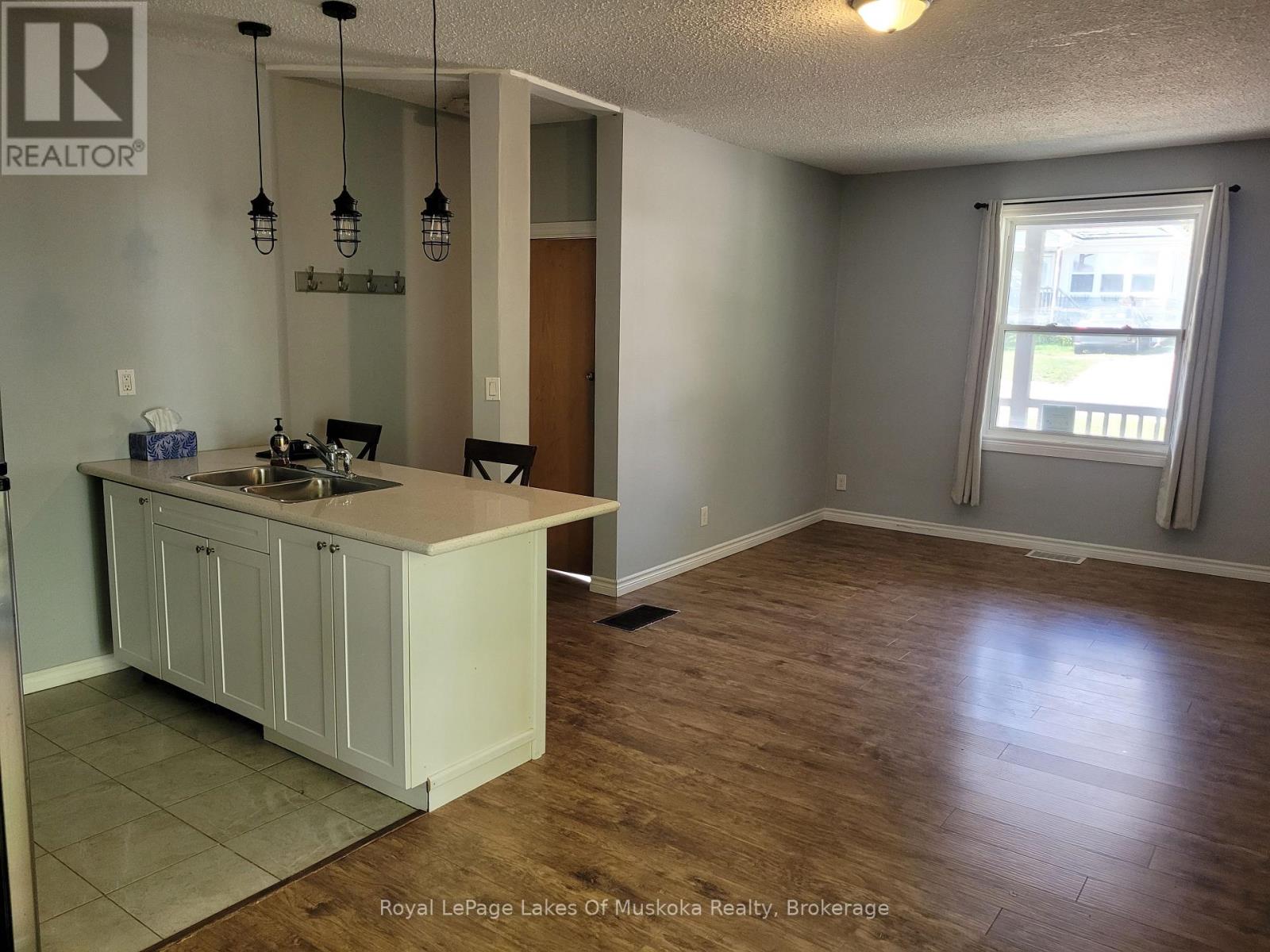 1 - 227 Nottawasaga Street, Orillia, Ontario L3V 3K2 - Photo 4 - S12632098