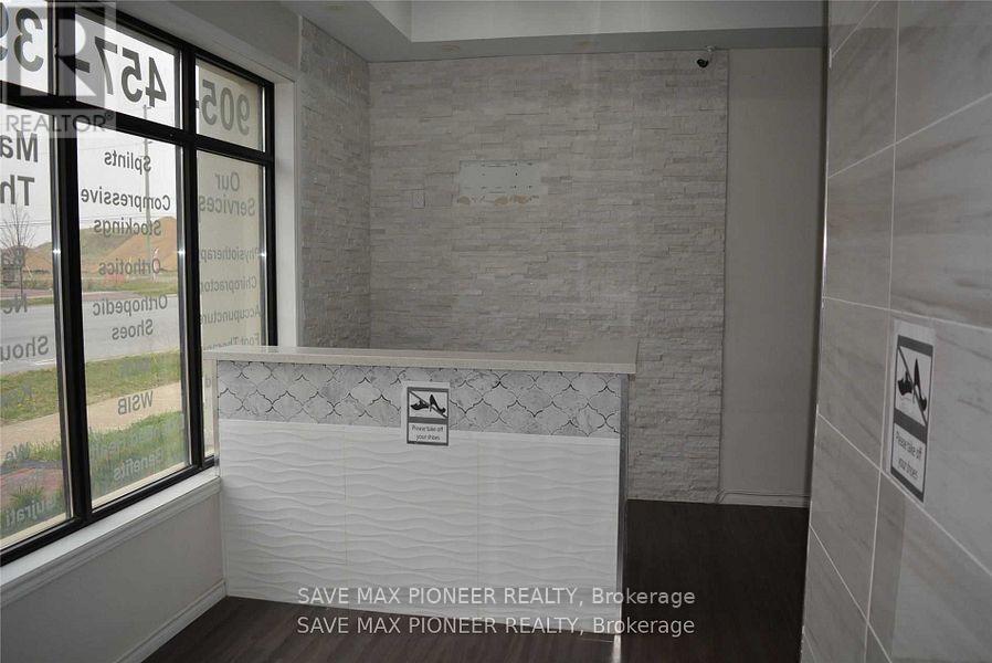 2 - 112 Inspire Boulevard, Brampton (Sandringham-Wellington), Ontario  L6R 3X8 - Photo 3 - W12632040