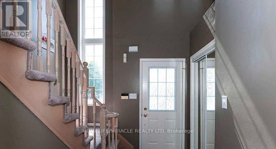 36 Bramcedar Crescent, Brampton, Ontario  L7A 1T3 - Photo 3 - W12632044