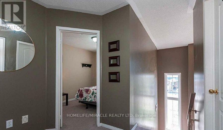 36 Bramcedar Crescent, Brampton, Ontario  L7A 1T3 - Photo 7 - W12632044