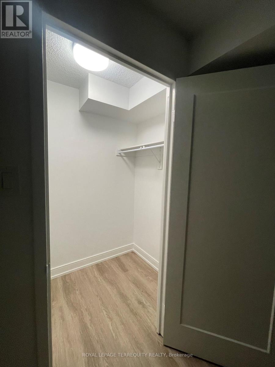 806 - 2091 Hurontario Street, Mississauga, Ontario L5A 4E6 - Photo 8 - W12632068