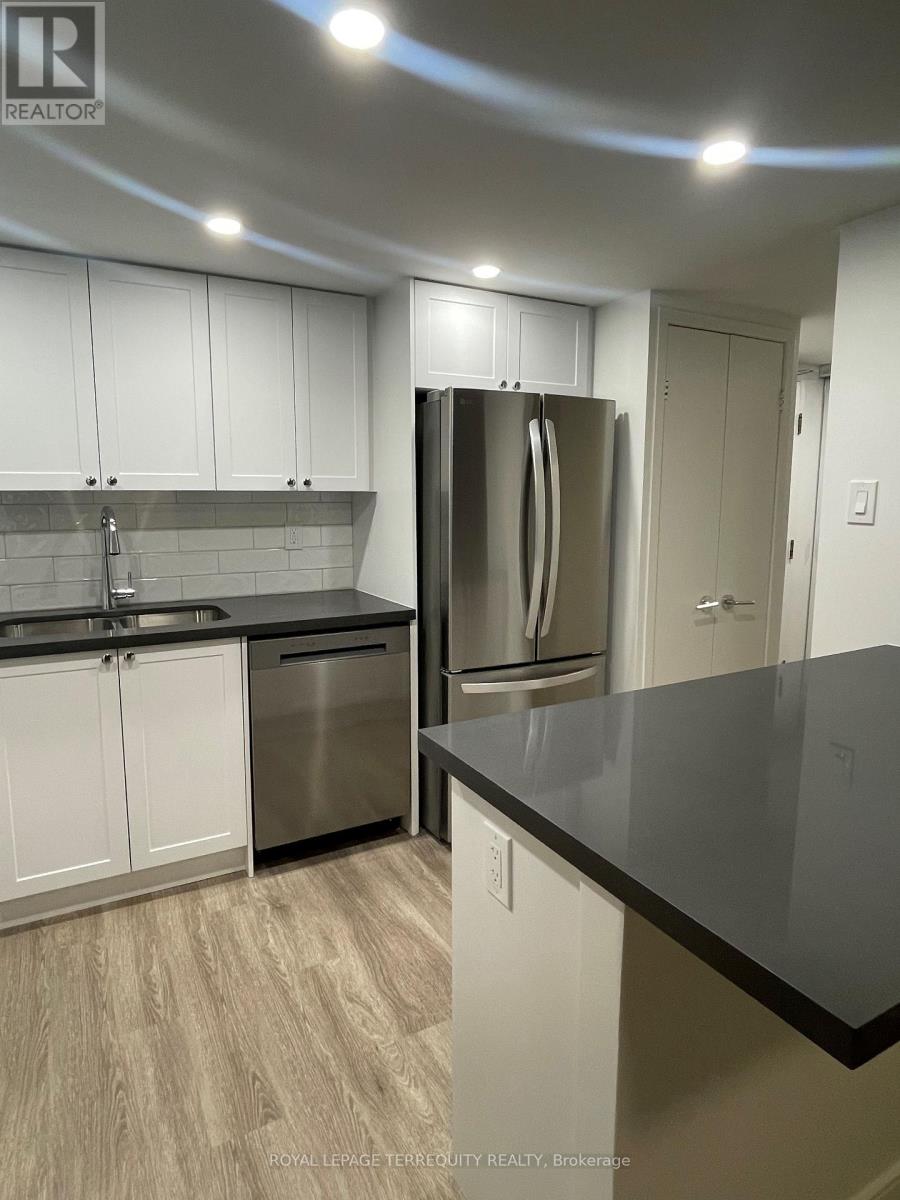 806 - 2091 Hurontario Street, Mississauga, Ontario L5A 4E6 - Photo 9 - W12632068