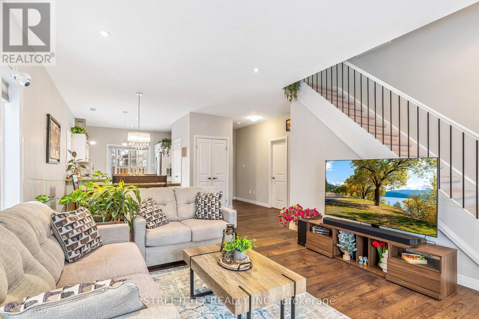 15 - 2910 Tokala Trail, London North, Ontario N6G 5B4 - Photo 4 - X12632096