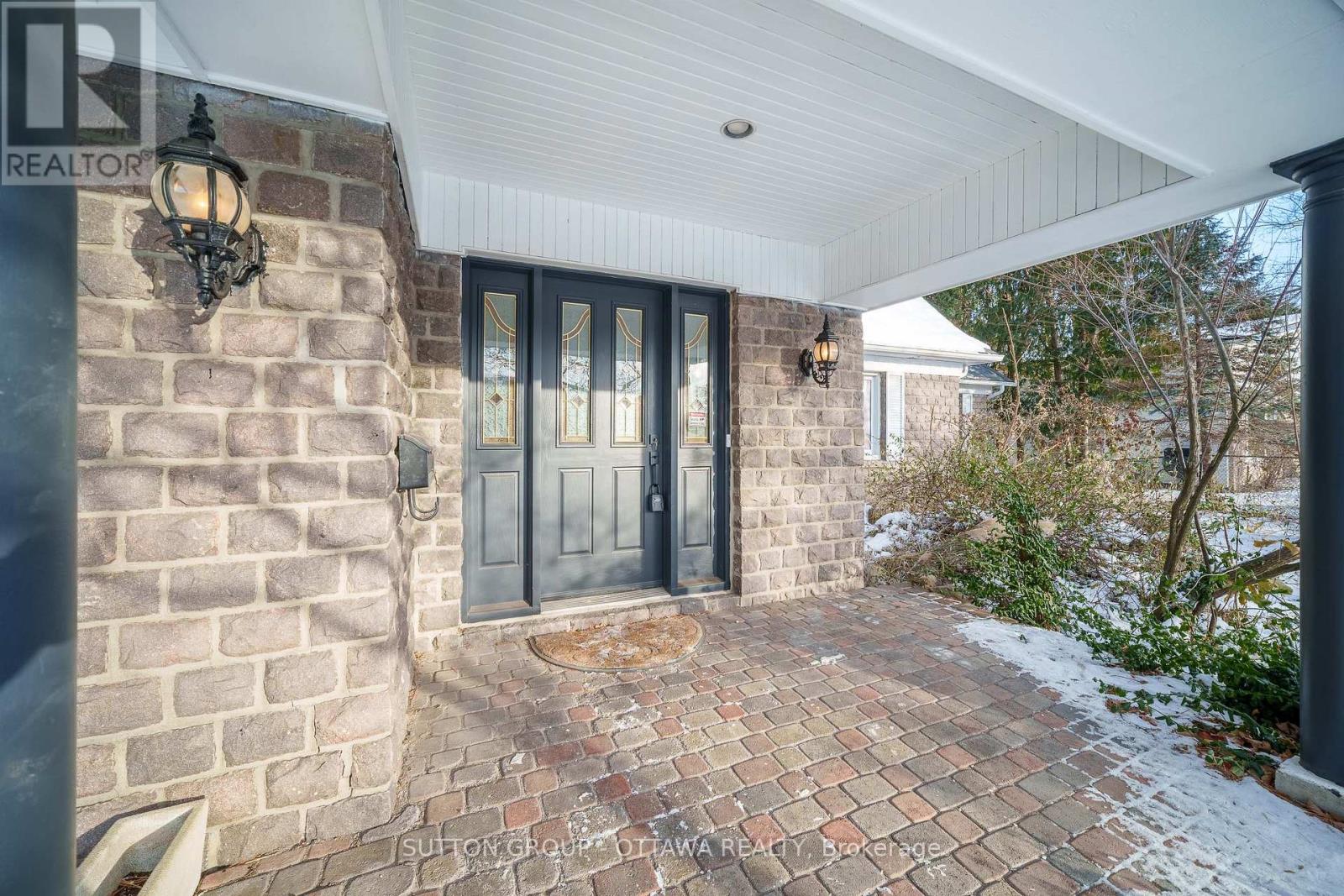 661 Blair Road, Ottawa, Ontario K1J 7M4 - Photo 3 - X12632102