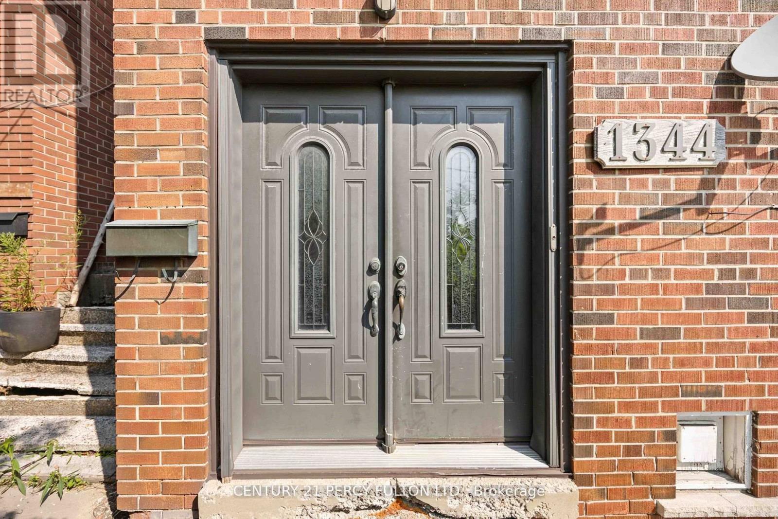 1344 Davenport Road, Toronto, Ontario  M6H 2G9 - Photo 2 - W12632060