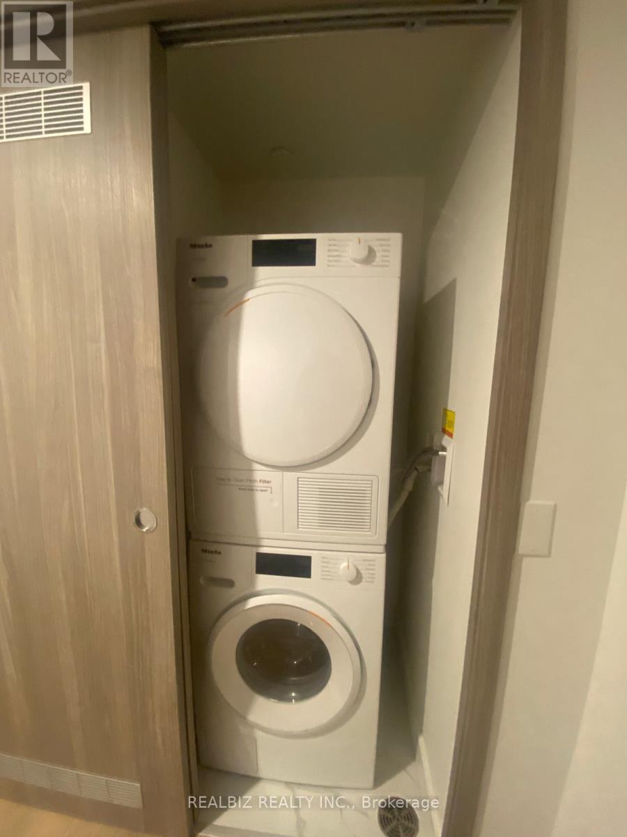 1710 - 1 Concord Cityplace Way, Toronto, Ontario  M5V 0X4 - Photo 6 - C12632106