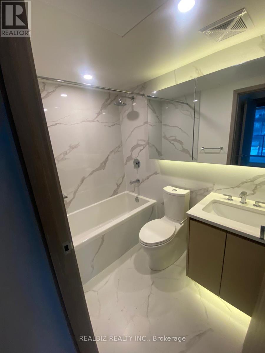 1710 - 1 Concord Cityplace Way, Toronto, Ontario  M5V 0X4 - Photo 7 - C12632106