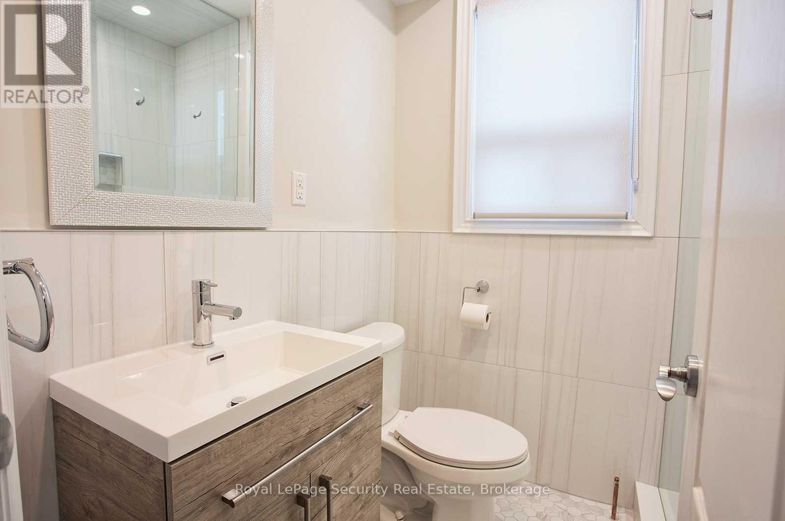 2nd Floor - 32 Ashbury Avenue N, Toronto, Ontario  M6E 1V7 - Photo 16 - C12632132