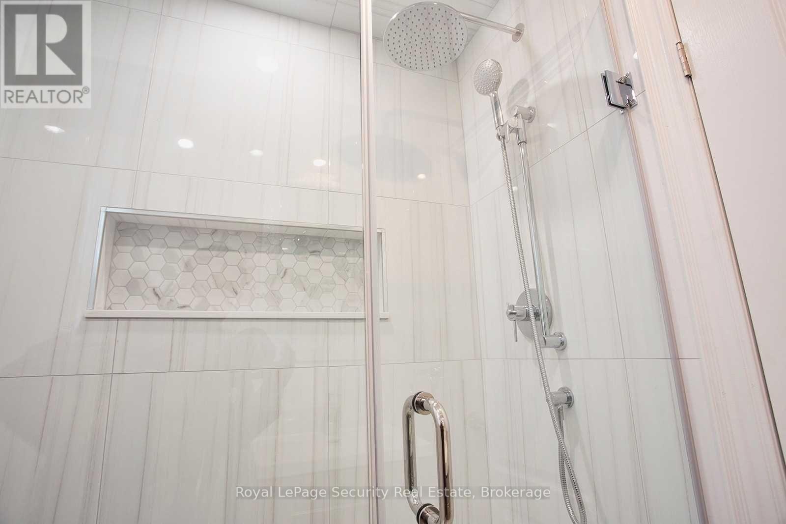 2nd Floor - 32 Ashbury Avenue N, Toronto, Ontario  M6E 1V7 - Photo 17 - C12632132