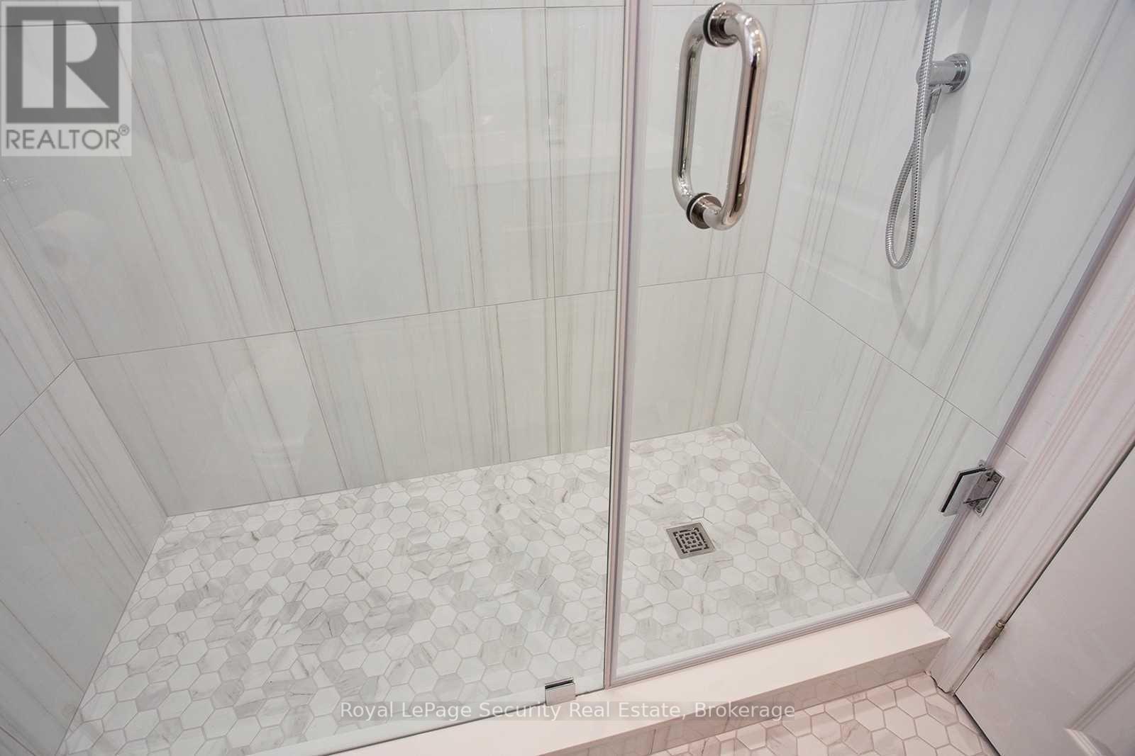 2nd Floor - 32 Ashbury Avenue N, Toronto, Ontario  M6E 1V7 - Photo 18 - C12632132