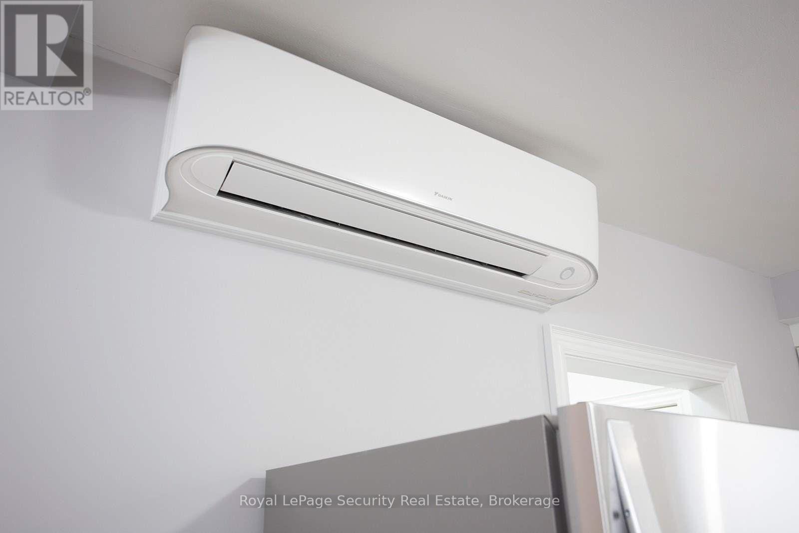 2nd Floor - 32 Ashbury Avenue N, Toronto, Ontario  M6E 1V7 - Photo 7 - C12632132