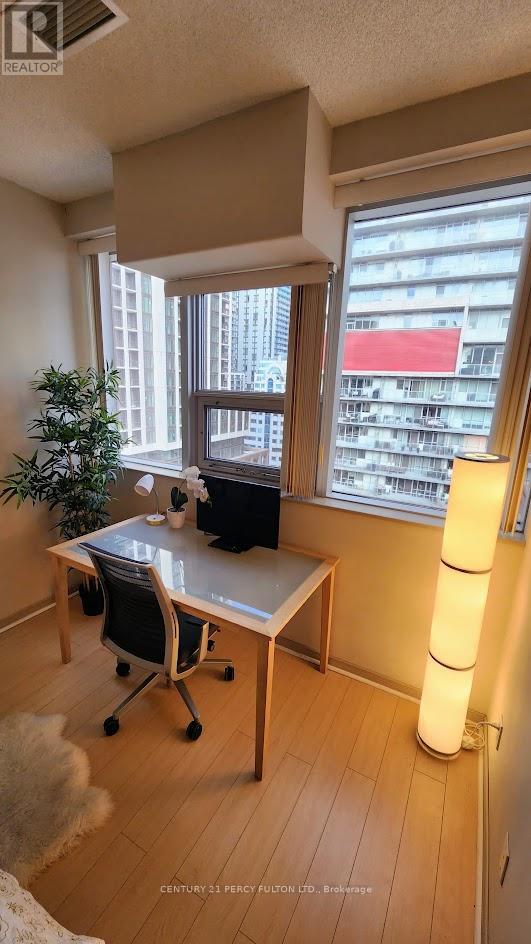 1204 - 393 King Street W, Toronto, Ontario  M5V 3G8 - Photo 11 - C12492596