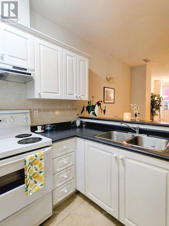 1204 - 393 King Street W, Toronto, Ontario  M5V 3G8 - Photo 19 - C12492596