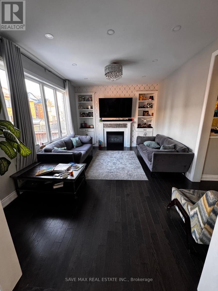 7 Lampman Crescent, Brampton, Ontario  L6X 3A3 - Photo 4 - W12632086