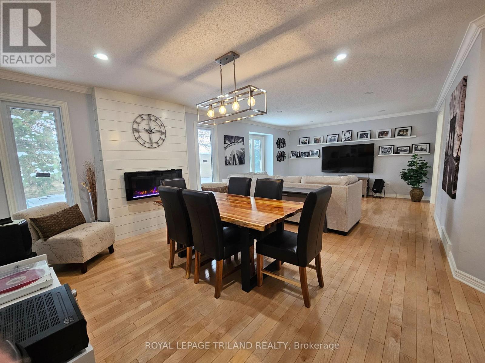 17 - 163 Pine Valley Drive, London South, Ontario N6J 4R1 - Photo 1 - X12632136