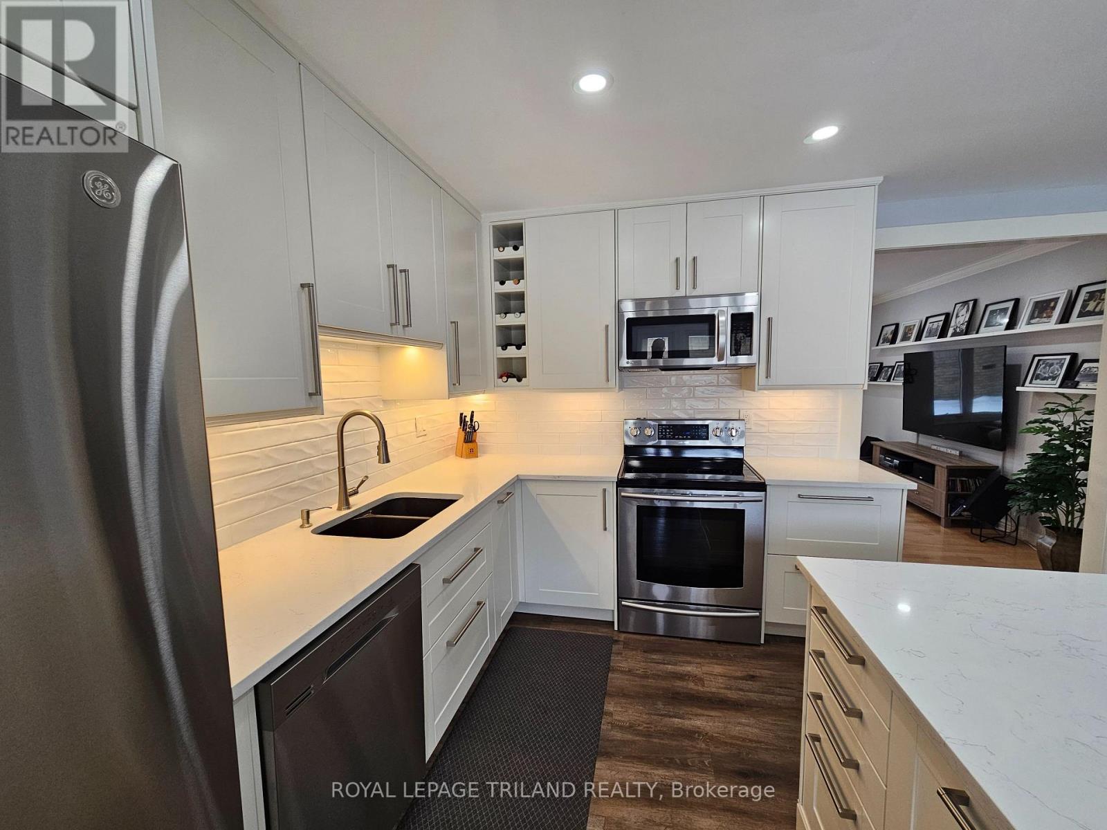 17 - 163 Pine Valley Drive, London South, Ontario N6J 4R1 - Photo 16 - X12632136