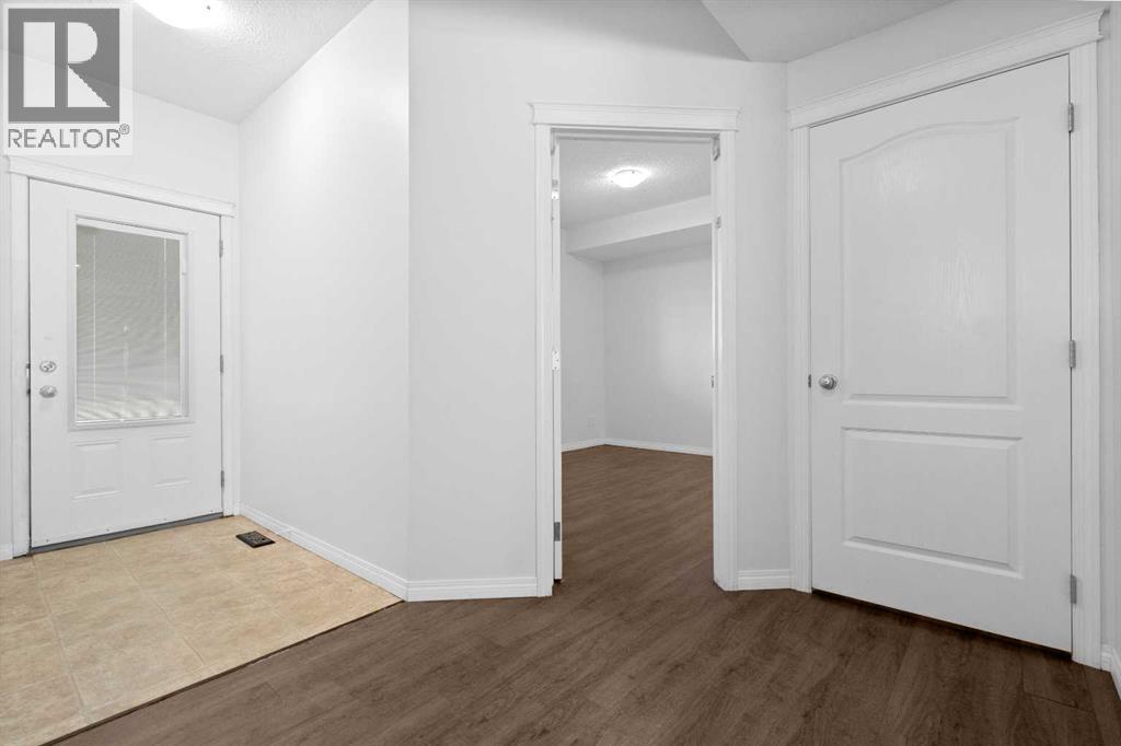 212 Sunrise Terrace Ne, High River, Alberta T1V 0C2 - Photo 4 - A2269662