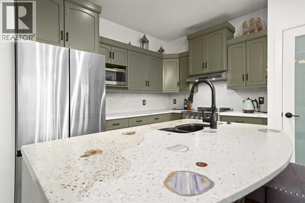 18 Cimarron Grove Bay, Okotoks, Alberta T1S 2H3 - Photo 8 - A2270676