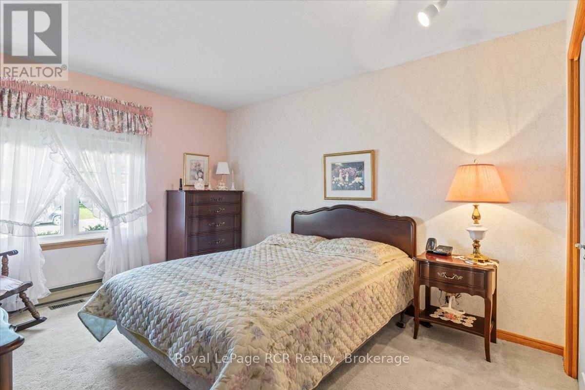 29 2nd Street Crescent, Hanover, Ontario  N4N 3R3 - Photo 14 - X12370850