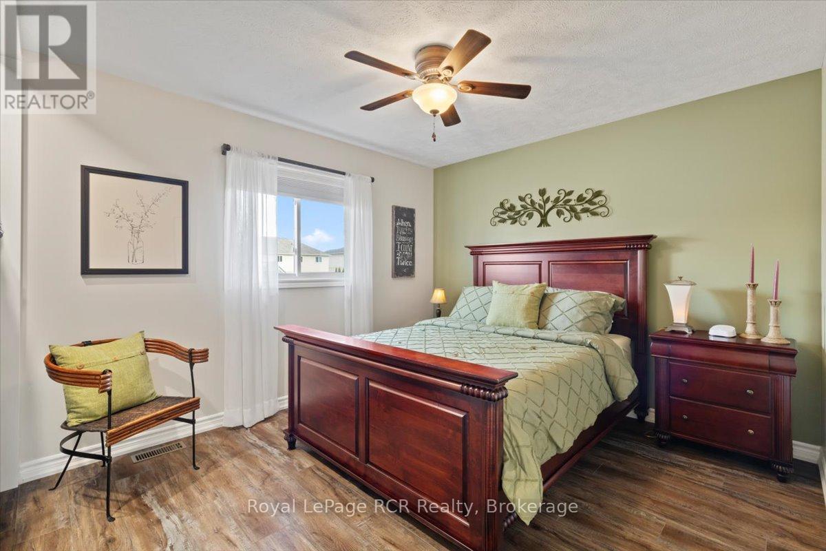 219 16th Avenue Crescent, Hanover, Ontario N4N 3V3 - Photo 12 - X12559394