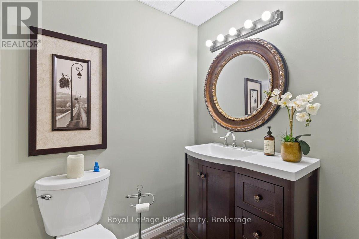 219 16th Avenue Crescent, Hanover, Ontario N4N 3V3 - Photo 26 - X12559394