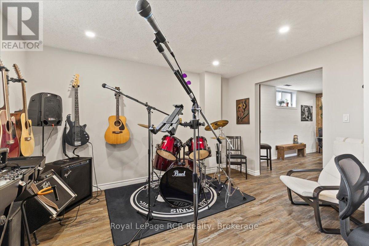 219 16th Avenue Crescent, Hanover, Ontario N4N 3V3 - Photo 23 - X12559394