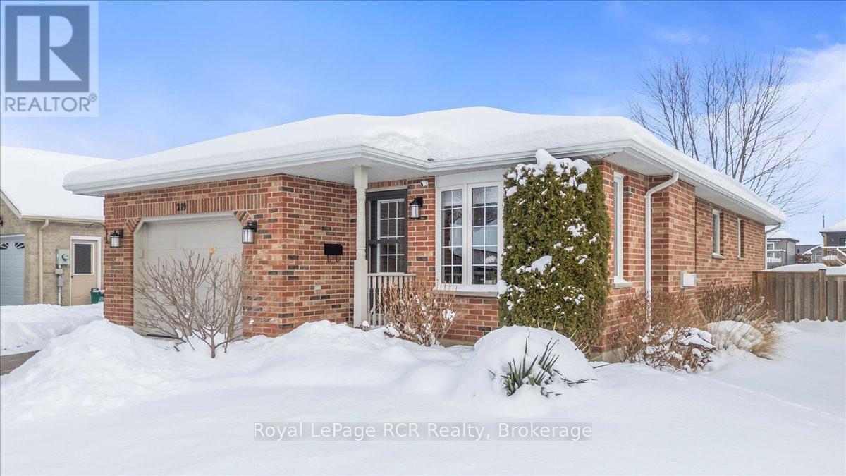 219 16th Avenue Crescent, Hanover, Ontario N4N 3V3 - Photo 1 - X12559394