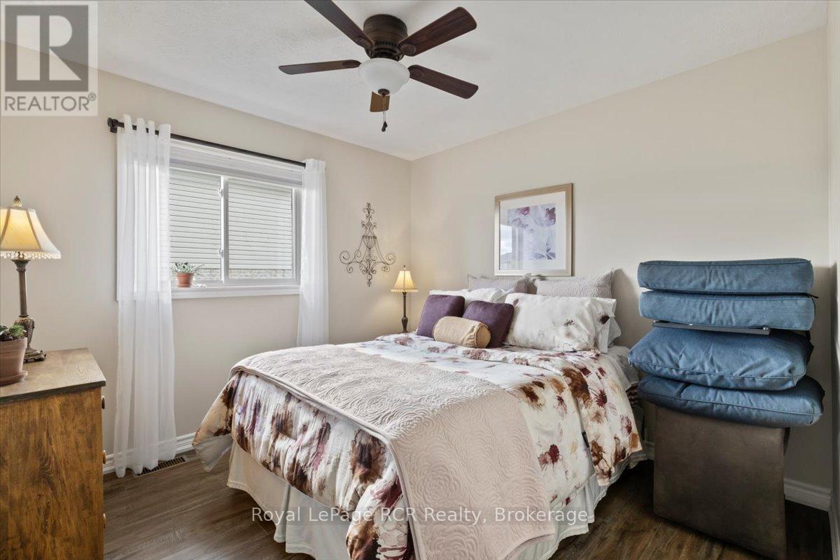 219 16th Avenue Crescent, Hanover, Ontario N4N 3V3 - Photo 15 - X12559394