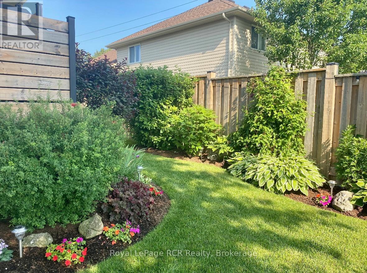 219 16th Avenue Crescent, Hanover, Ontario N4N 3V3 - Photo 45 - X12559394