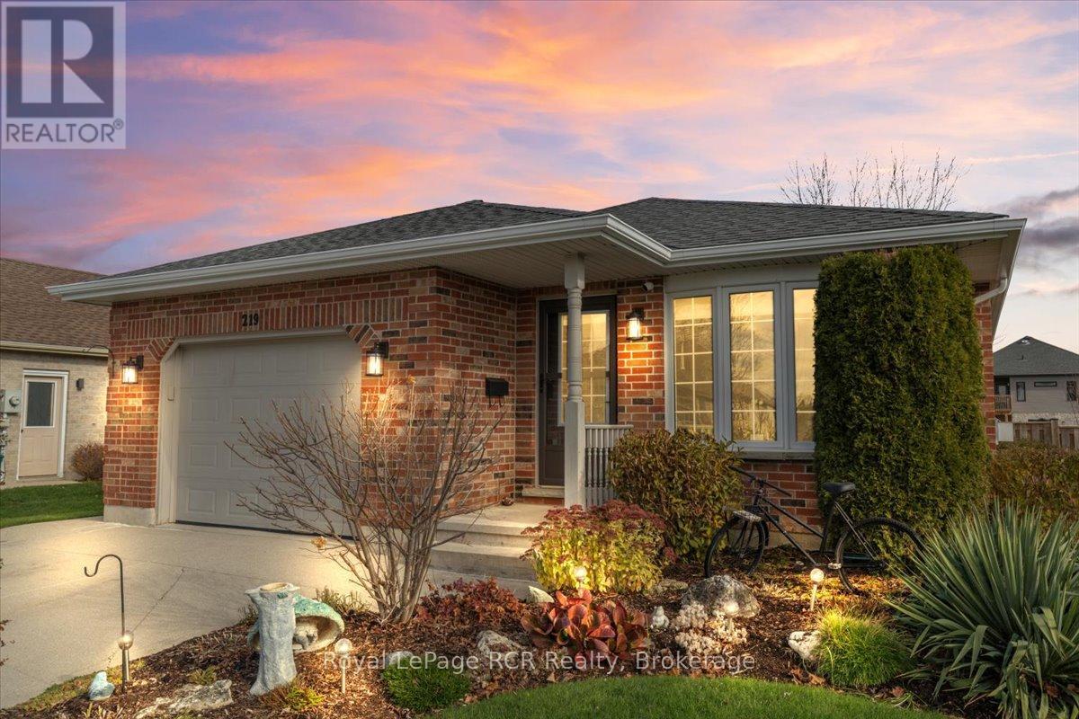 219 16th Avenue Crescent, Hanover, Ontario N4N 3V3 - Photo 34 - X12559394