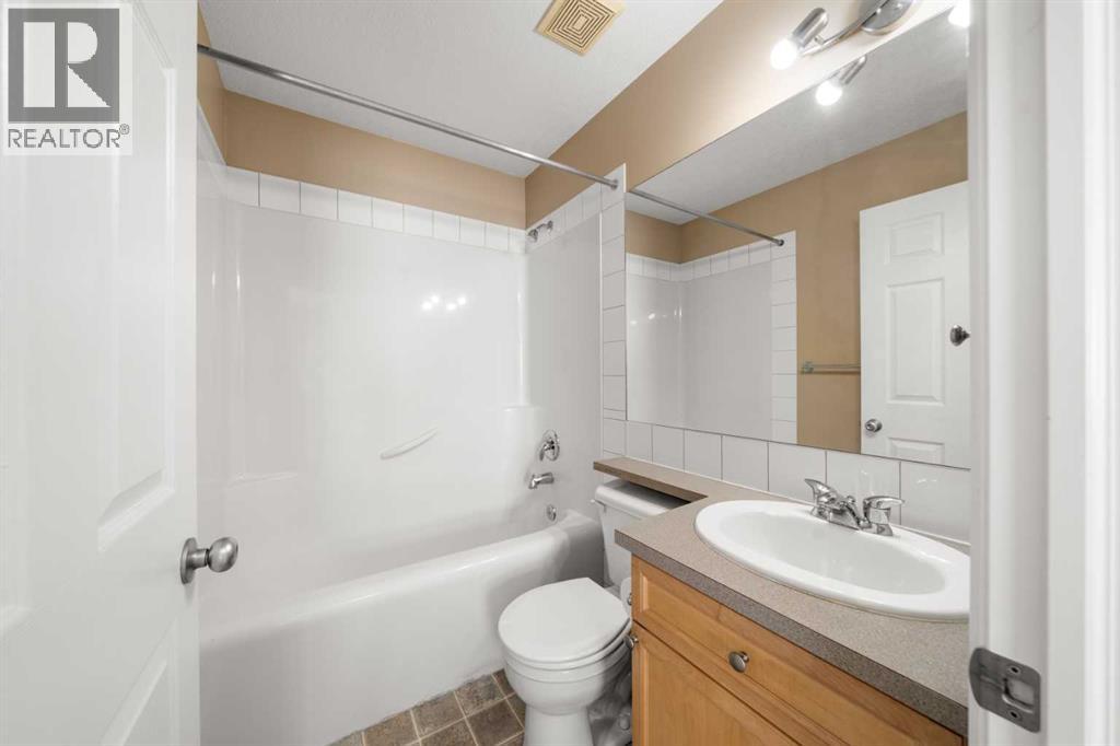 70 Crystal Shores Cove, Okotoks, Alberta  T1S 2B4 - Photo 21 - A2260860