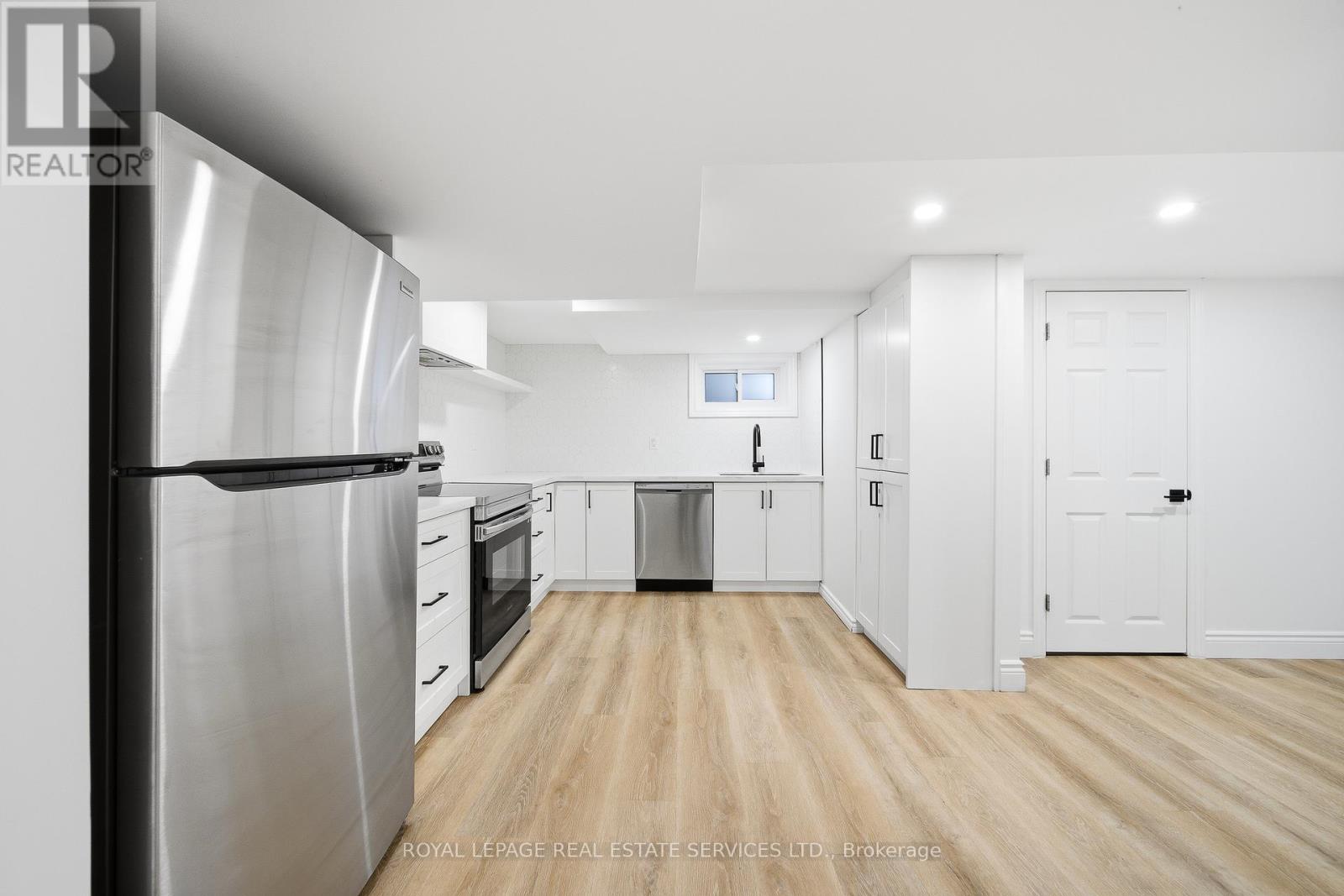 6 Corbett Crescent, Aurora, Ontario  L4G 2G1 - Photo 10 - N12426625