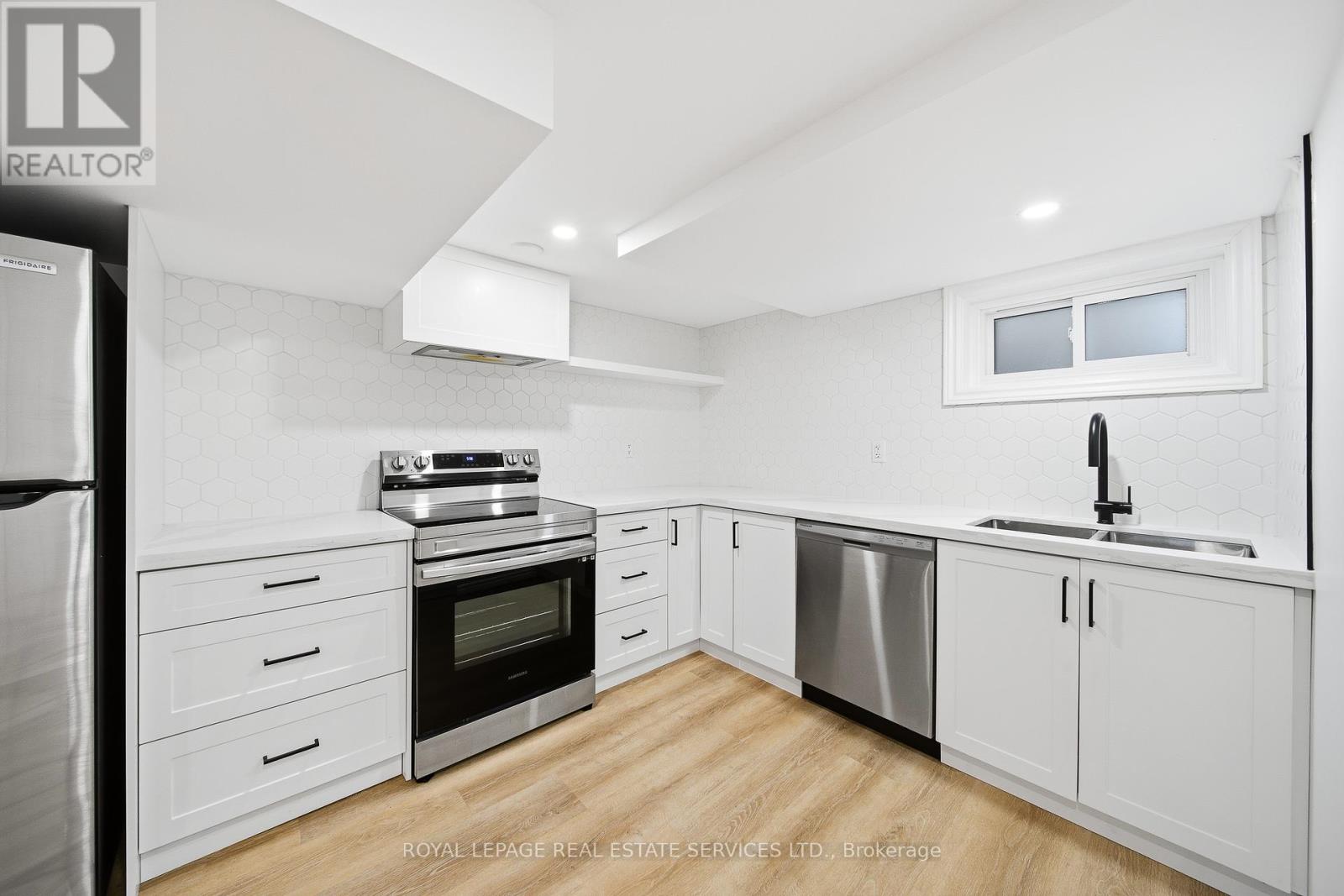 6 Corbett Crescent, Aurora, Ontario  L4G 2G1 - Photo 12 - N12426625