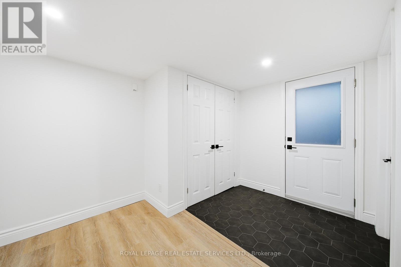 6 Corbett Crescent, Aurora, Ontario  L4G 2G1 - Photo 2 - N12426625