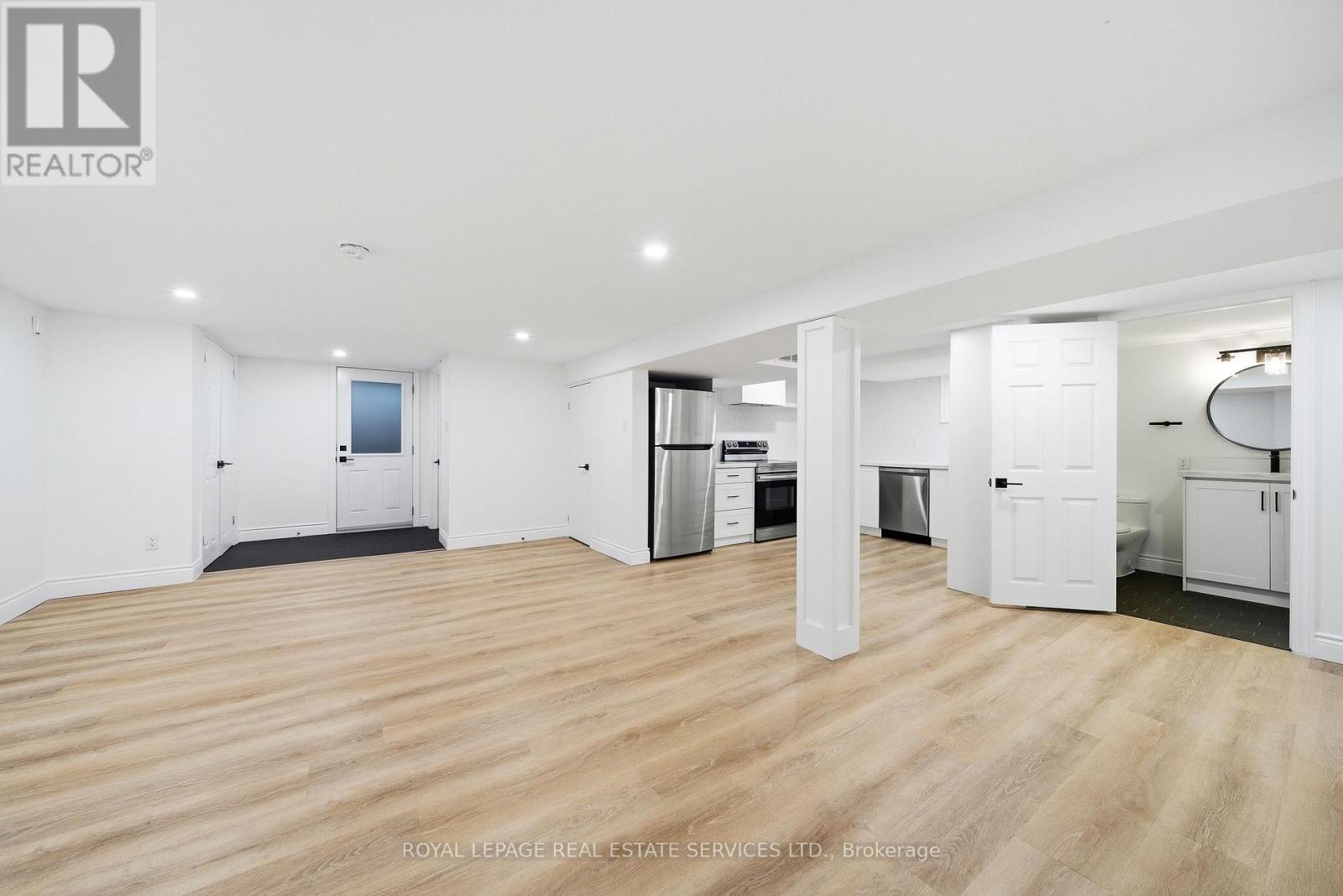 6 Corbett Crescent, Aurora, Ontario  L4G 2G1 - Photo 6 - N12426625