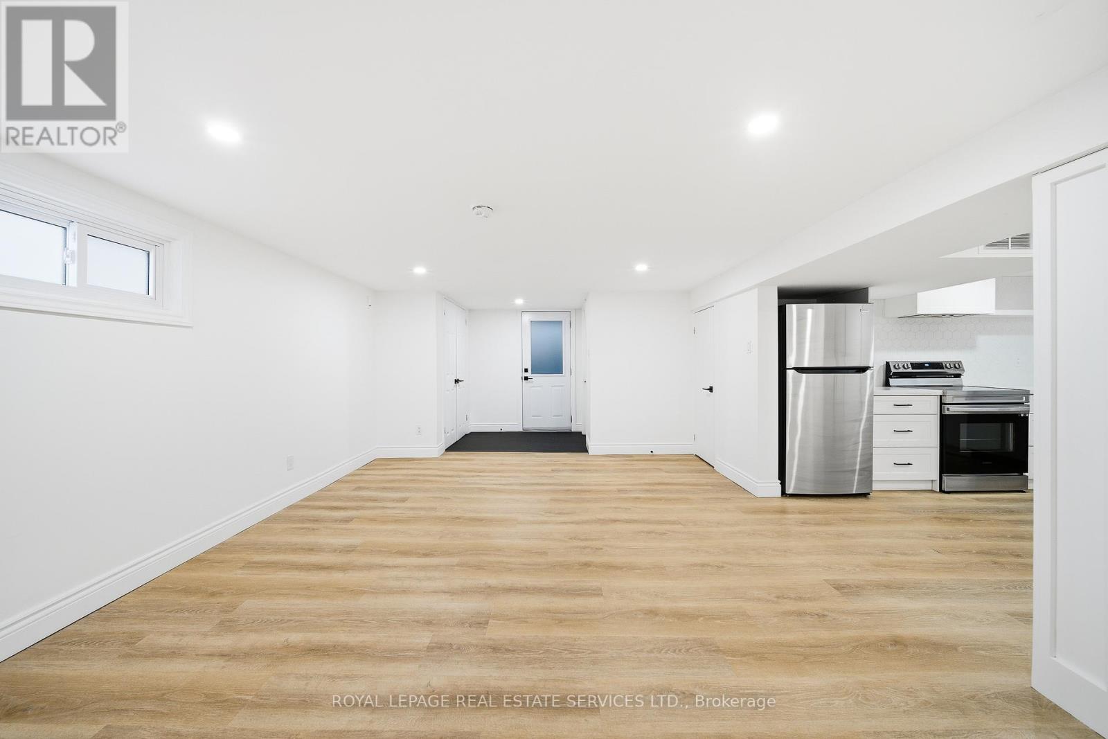 6 Corbett Crescent, Aurora, Ontario  L4G 2G1 - Photo 7 - N12426625