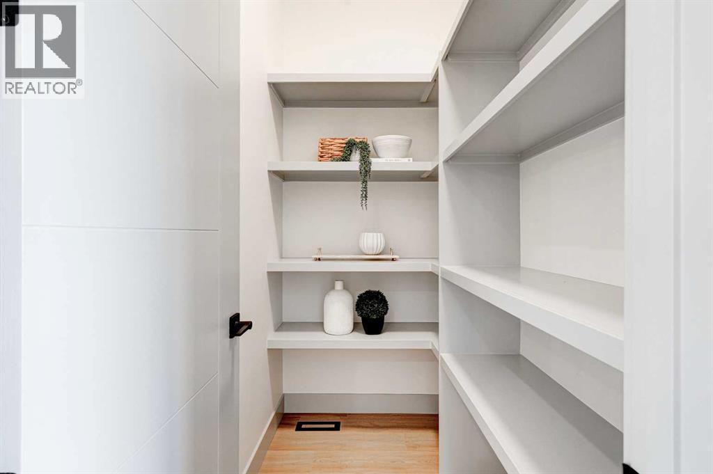 4615 82 Street Nw, Calgary, Alberta  T3B 2P8 - Photo 12 - A2267446